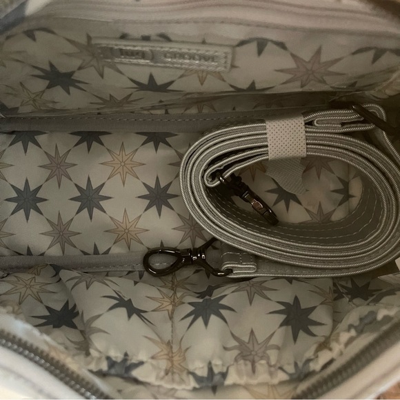 Lug Groove VL Satin Luxe Crossbody Bag w/ Two Straps - Metallic Silver NWOT - Picture 11 of 14